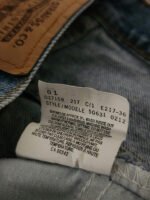 Vintage x 80s "made in Canada" 631 Levi's Orange Tab Slim Fit Blue Jean - Image 12