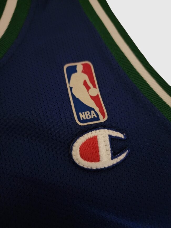 Vintage x 90s Champion NBA Dallas Mavericks Jamal Nashburn #32 Jersey - Image 2
